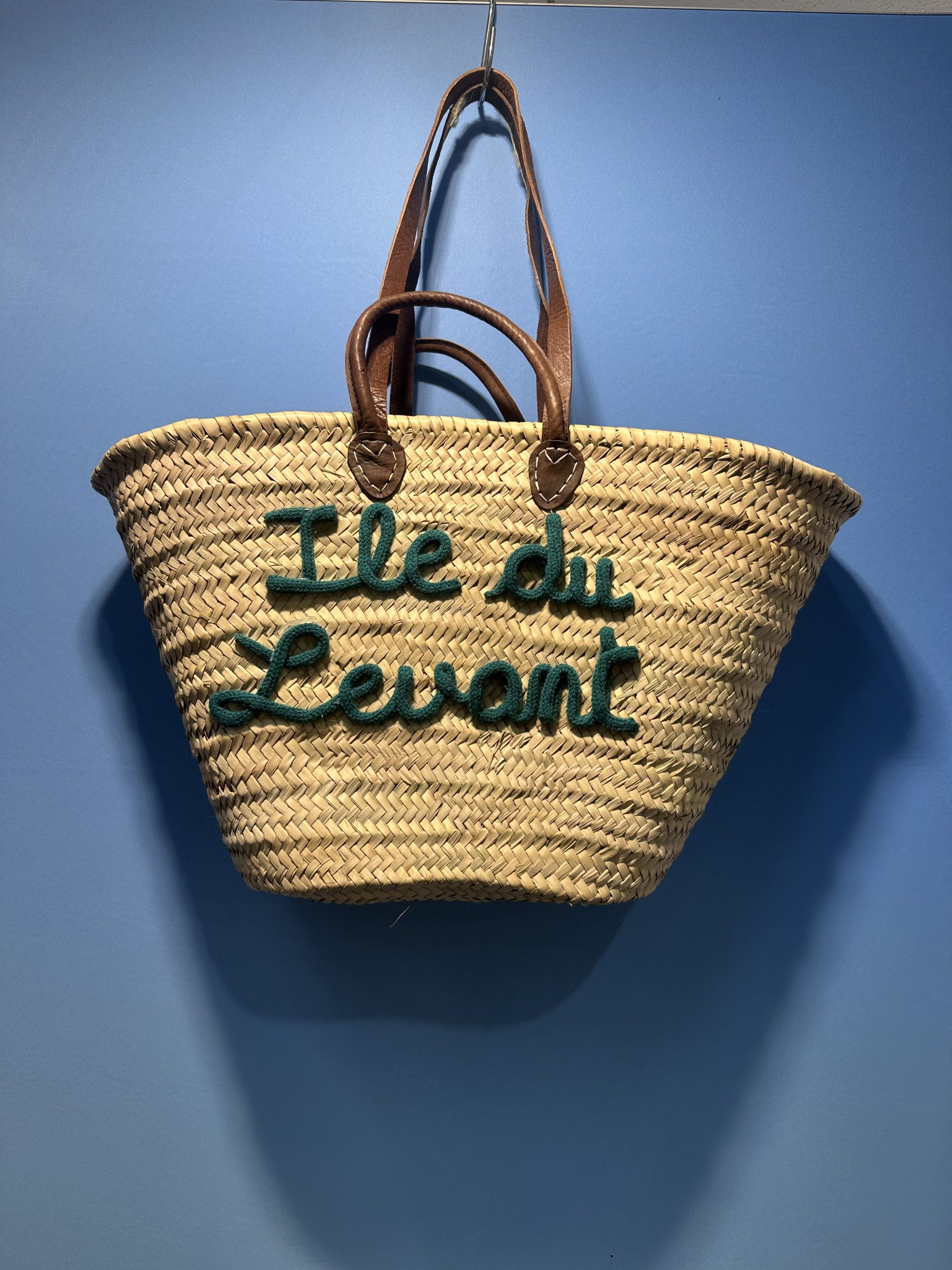 Gevlochten rieten strandtas van palmblad met eigen tekst